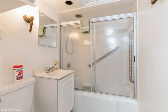 HD_1730394368854_08_1823EvergreenRd_8_Bathroom_HiRes