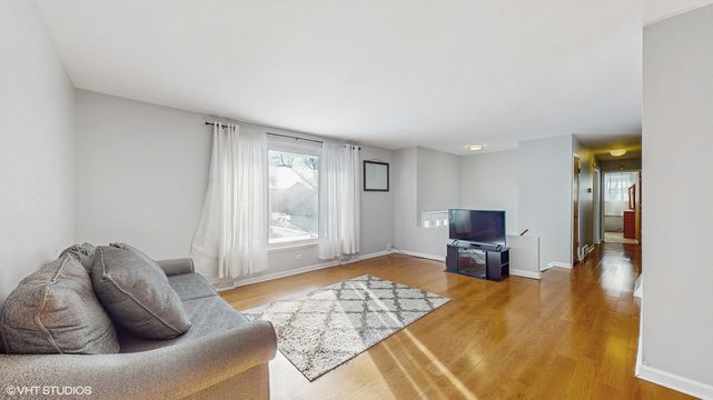 HD_1737136801307_07_3512WoodworthPl_2007_MRED_2000x1333