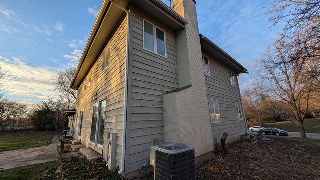 PXL_20241206_214304938