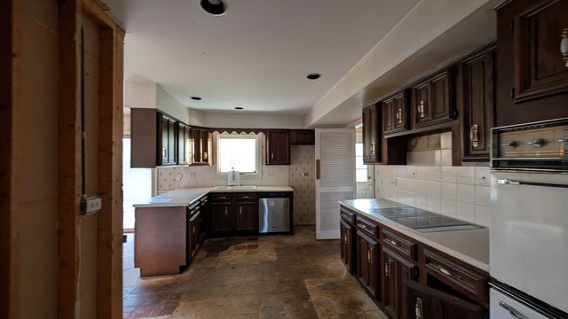 PXL_20241206_214430903