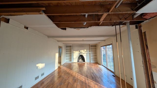 PXL_20241206_214509899