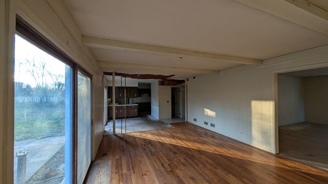 PXL_20241206_214518781