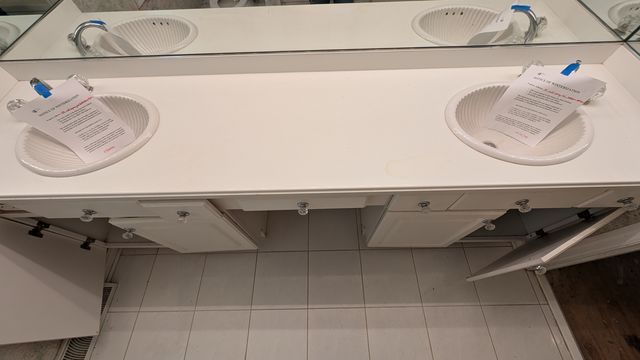 PXL_20241206_214633381