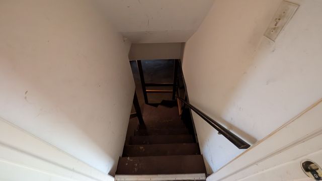 PXL_20241206_214800999