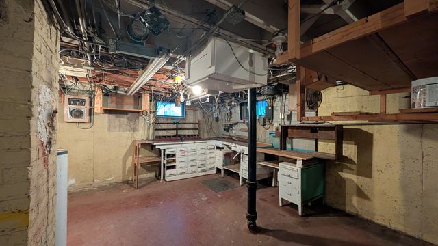 PXL_20250106_190038184