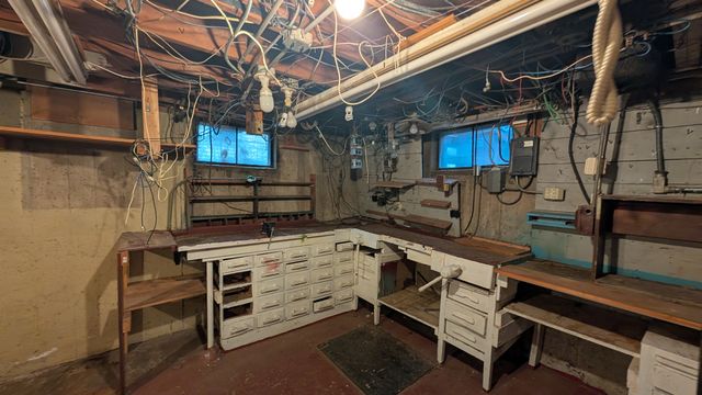 PXL_20250106_190041404