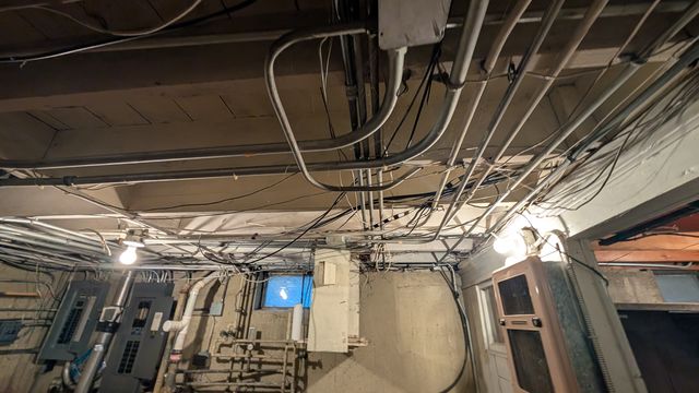 PXL_20250106_190143846