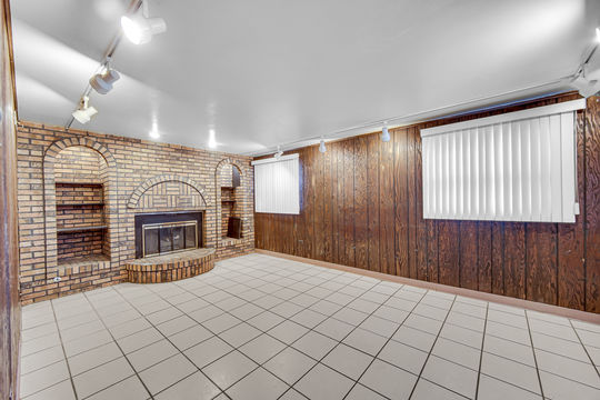 HD_1742221141004_Family_room