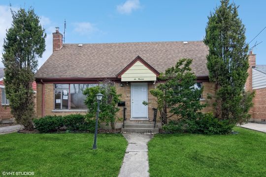 HD_1744133142448_01_600NIrvingAve_2001_MRED_2000x1333