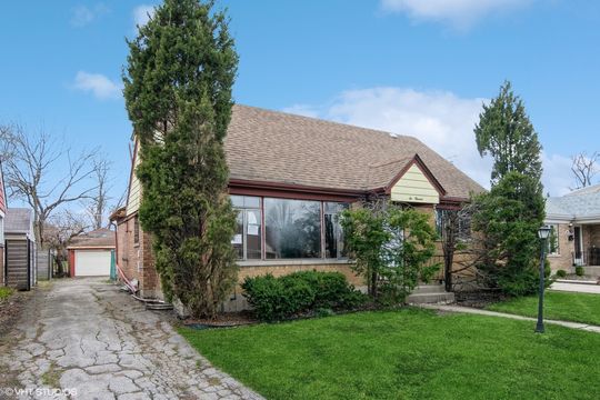 HD_1744133145073_02_600NIrvingAve_2003_MRED_2000x1333