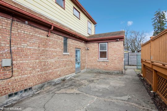 HD_1744133147075_03_600NIrvingAve_2005_MRED_2000x1333