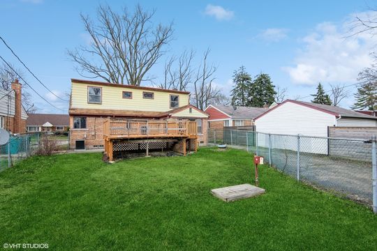 HD_1744133150681_05_600NIrvingAve_2007_MRED_2000x1333