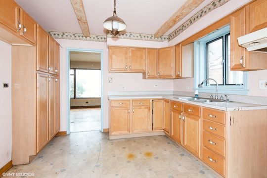 HD_1744133151402_06_600NIrvingAve_2011_MRED_2000x1333