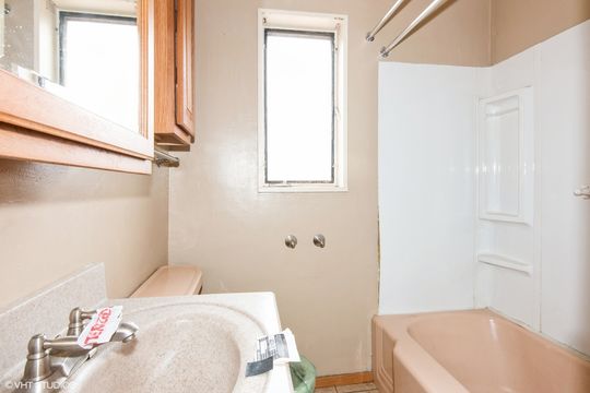 HD_1744133153249_09_600NIrvingAve_2015_MRED_2000x1333