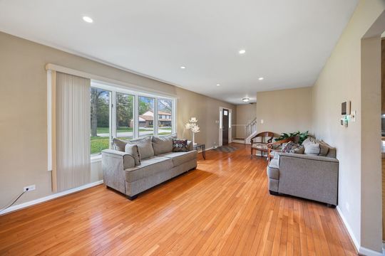 HD_1746553866341_6_1421LawrenceCrescent