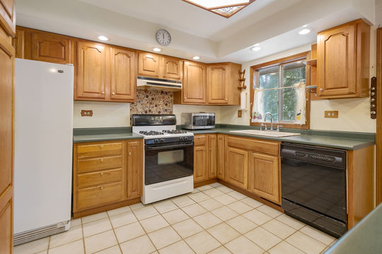 HD_1752719463019_8_4126WildwoodDr_CrystalLake_IL_Full