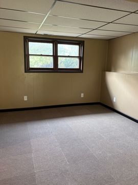 HD_1750265742333_Fam_to_front_window