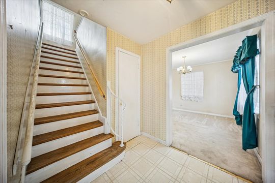 HD_1761789649622_10_3047_N_79th_Ave__Elmwood_Park__IL_60707_15