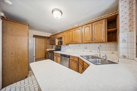 HD_1761789686898_14_3047_N_79th_Ave__Elmwood_Park__IL_60707_19