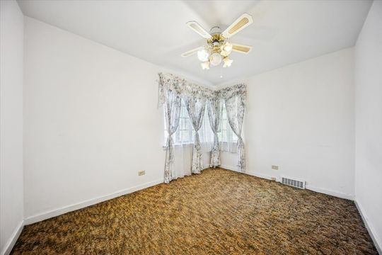 HD_1761789709377_17_3047_N_79th_Ave__Elmwood_Park__IL_60707_11