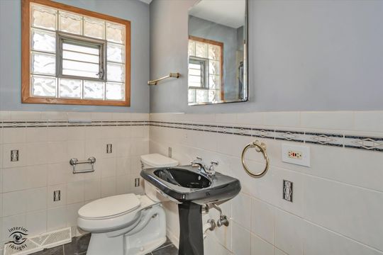 HD_1769030201335_14_Bathroom_1