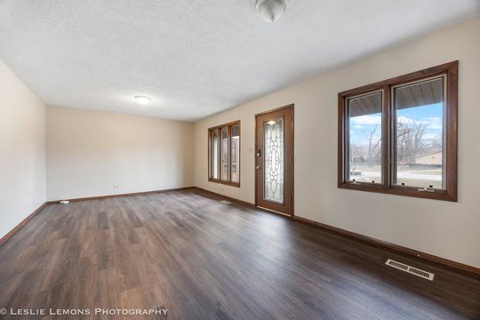 HD_1766863858839_003_16400SherwoodDrive_OrlandPark_IL_60462_SMALL