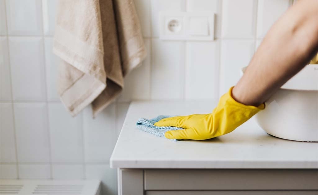 Home owner's guide to spring cleaning and decluttering