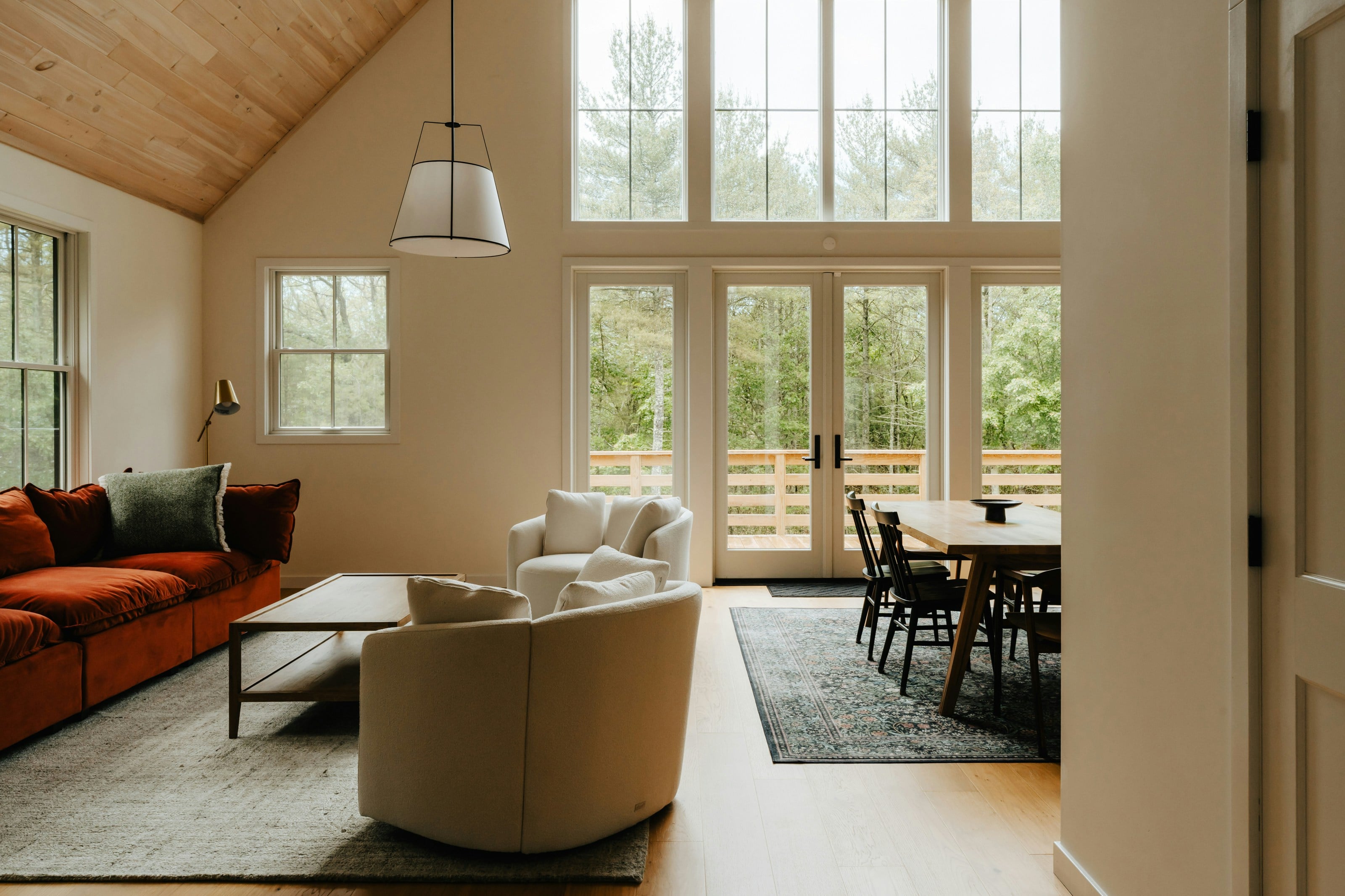 clay-banks--ASkEOWCCls-unsplash