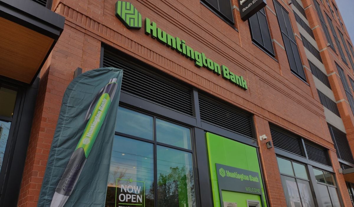 Huntington National Bank has begun its North Carolina expansion with two branch openings in Charlotte.