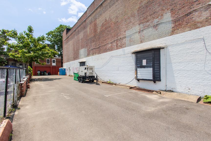 2033 W Broad St-10-min