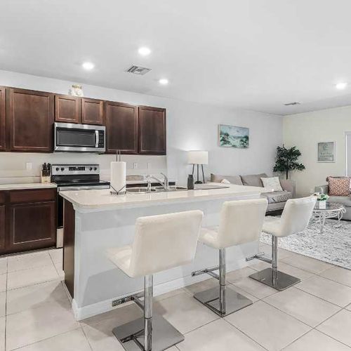 Annual Rental! Beautiful and nearly new townhouse in North Naples