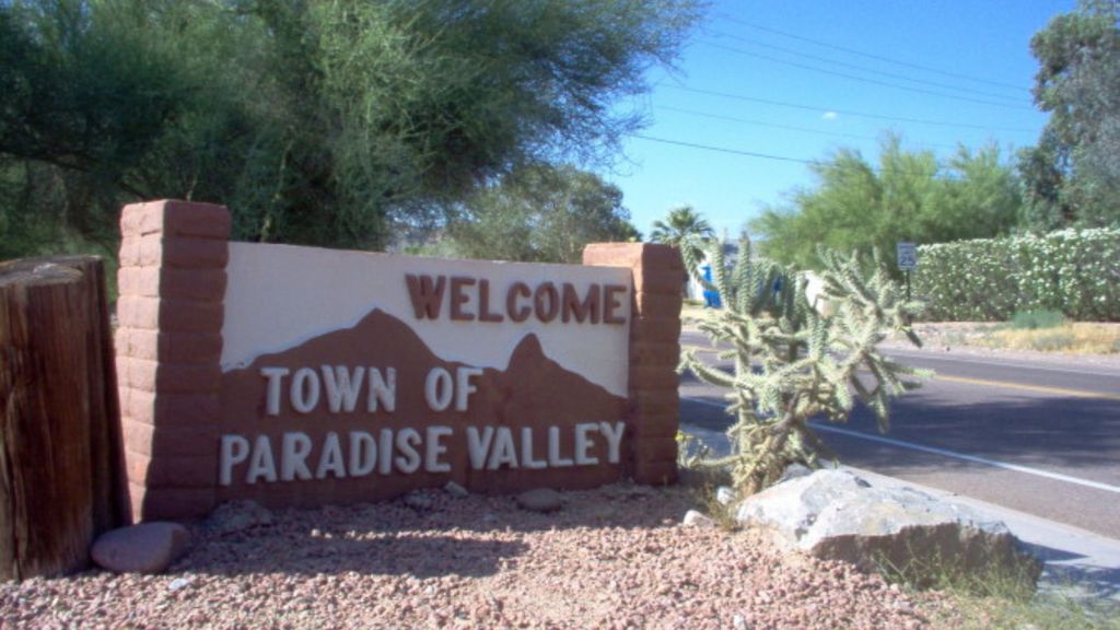 "Welcome to Paradise Valley" sign