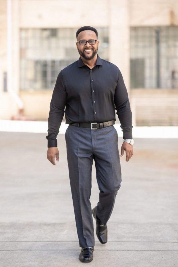 bobby davis headshot-3516-edit(1)