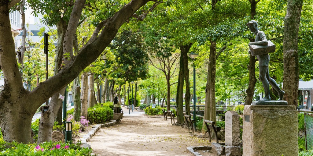 WALKABLE TOWNS AND SUBURBAN COMFORT