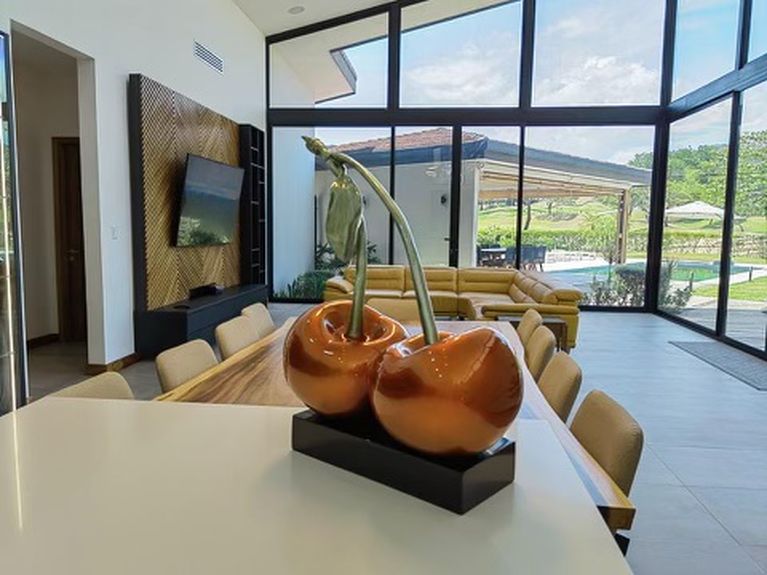 1fa70b26-7f60-4f6b-ab27-f3e2276350ae