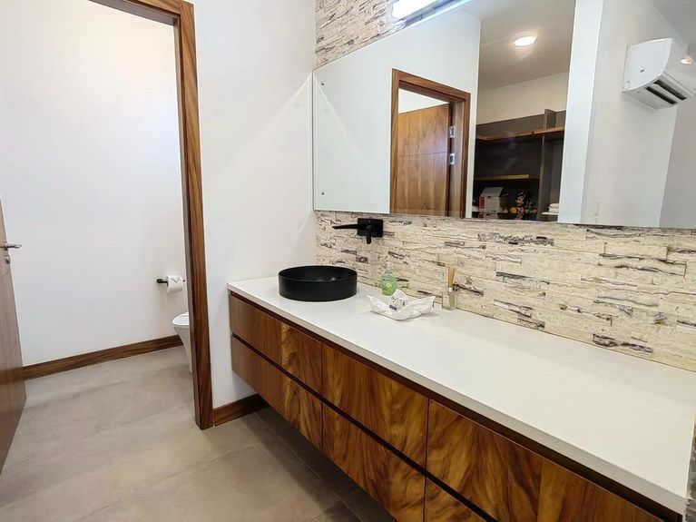 Llama Del Bosque Img 25