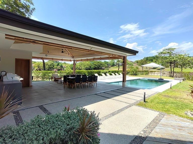 Llama Del Bosque Img 30