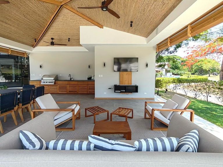 Llama Del Bosque Img 34