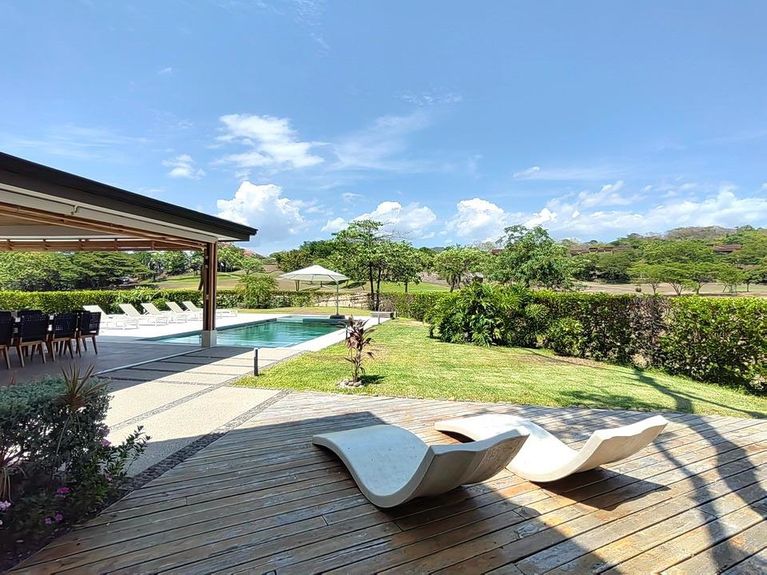 Llama Del Bosque Img 37