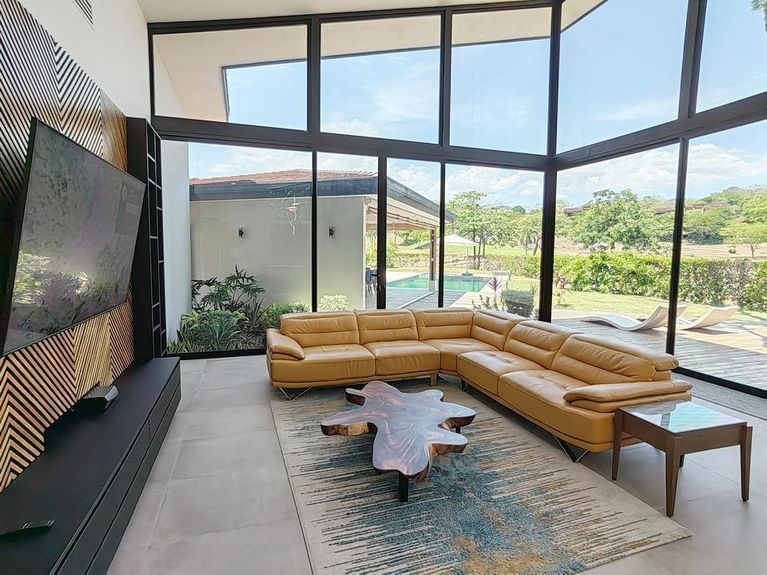 Llama Del Bosque Img 9