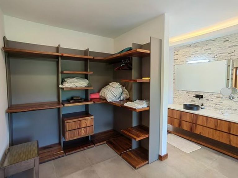 f806e725-7d98-4671-97e8-a050b7f34dc4