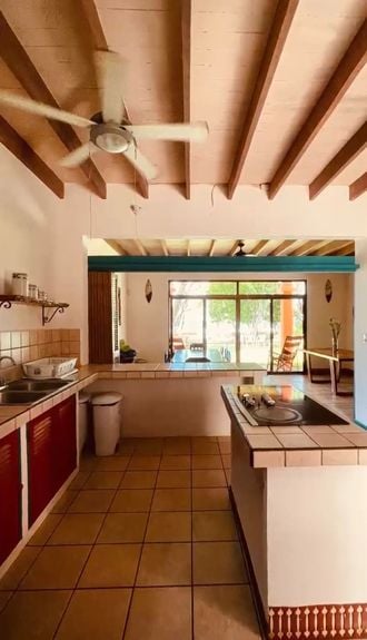 Casa Mandarina Kitchen2