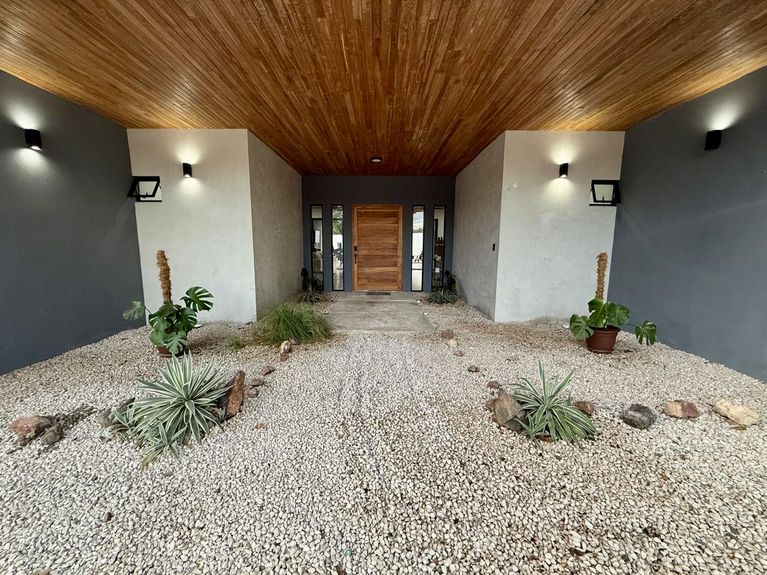 f664a482-2e68-43e1-b3d3-23ea62b1606f