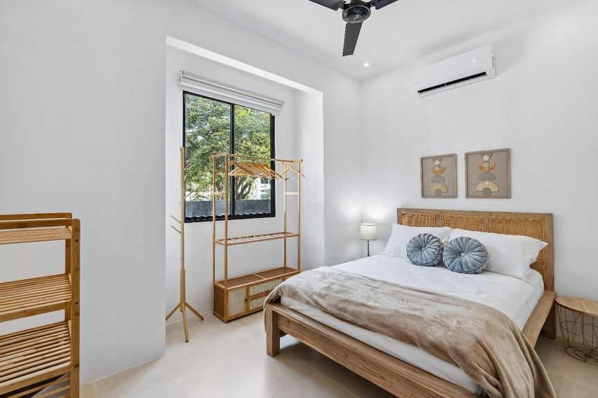 c8f09d4b-9c01-42fb-b4ff-0746fb3275a6