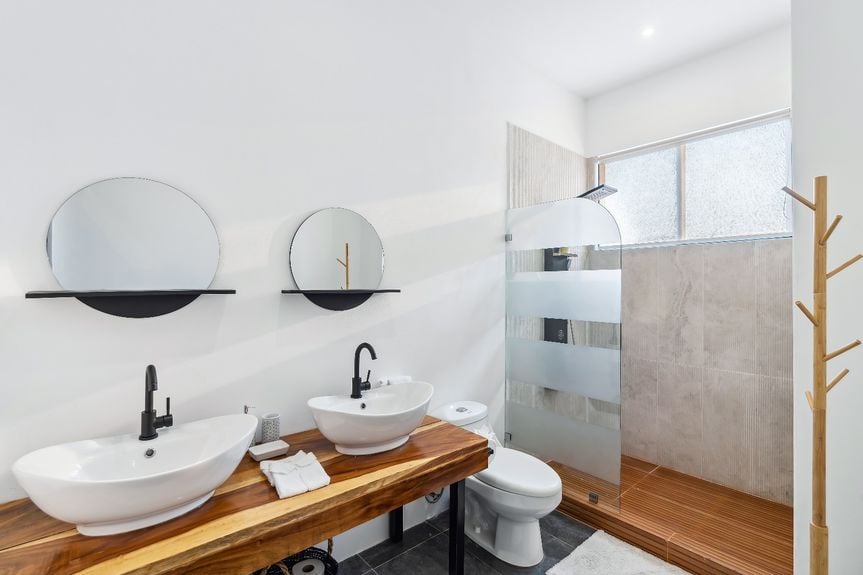 ddc12c56-8393-46b4-810e-16408eb980ee