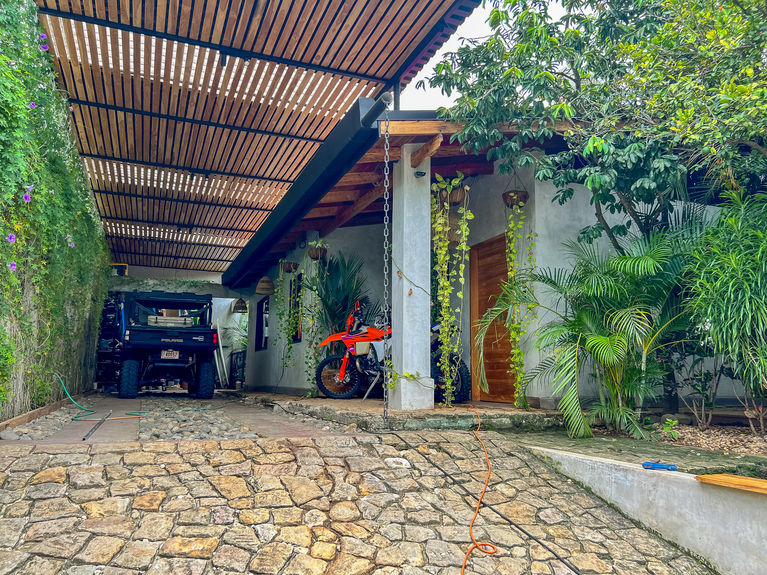 CASA BLACKBOX DRIVEWAY-4