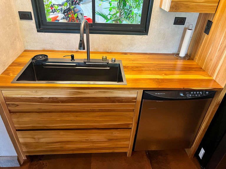 CASA BLACKBOX SINK AREA