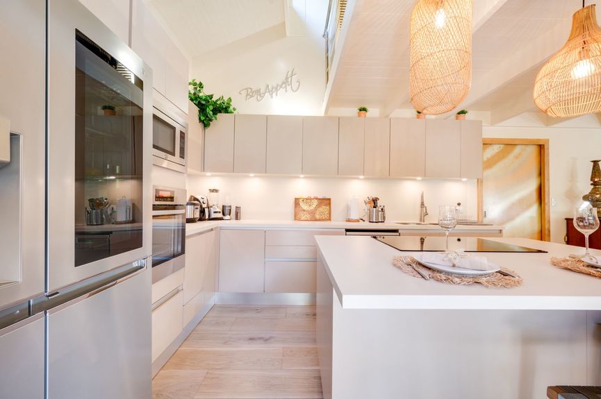 cbb0edf5-5d8c-4a0a-b17f-9279e3de8985 2