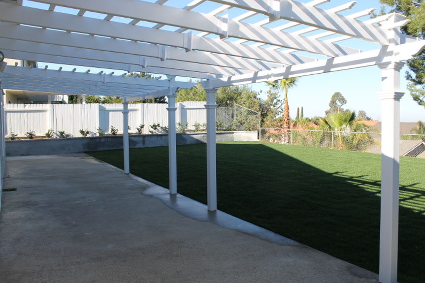 bim_6271hillsidebackyardsideviewjpg