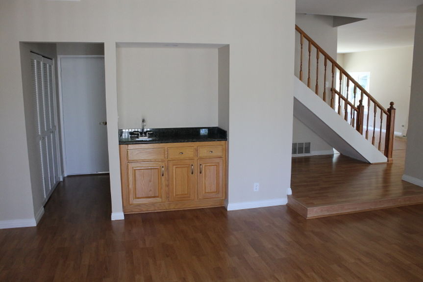 cty_212tanforanfamilyroomwetbarjpg